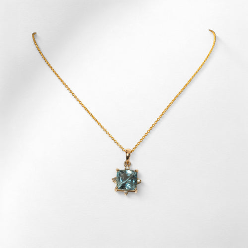 Aquamarine Pendant in Yellow Gold With Diamonds